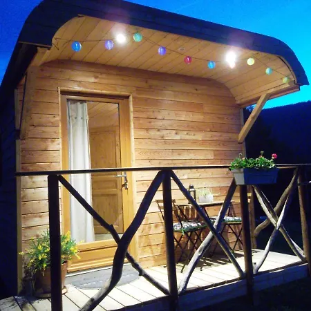 La Roulotte De La Buissonniere Bed and breakfast Le Noyer (Savoie)